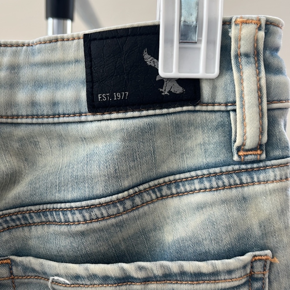 American Eagle Cropped Ripped Jean - Picture 3 of 4